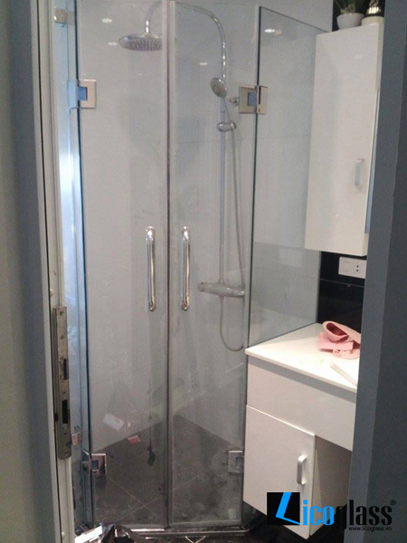 Vách tắm kính 135 độ Vách tắm kính 135 độ